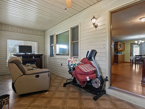 5th image of 60 Evergreen Dr