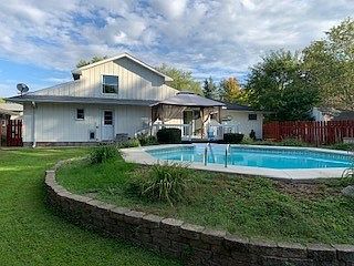 3rd image of 523 Barden St