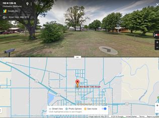705 N 12th St, Chickasha, OK 73018
