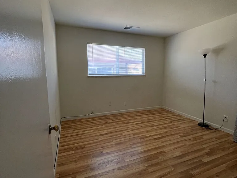 Room B (right side)