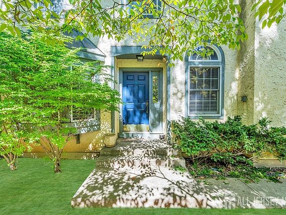 5th image of 13 Dorchester Dr