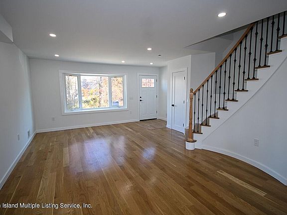 3rd image of 94 Lorrain Ave