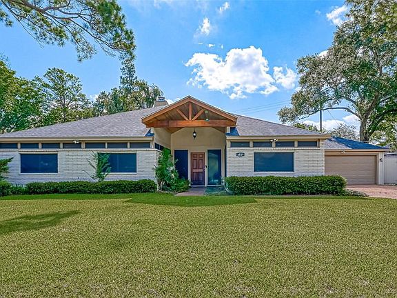 2nd image of 3019 Stoney Brook Dr