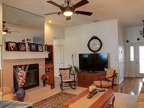 4th image of 670 Sweetwater Way
