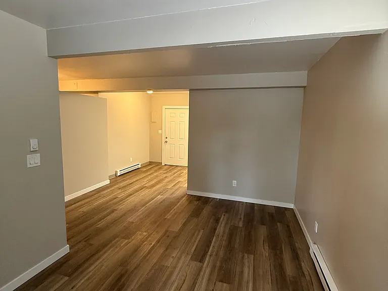 Hall Court Apartments — Photo 20