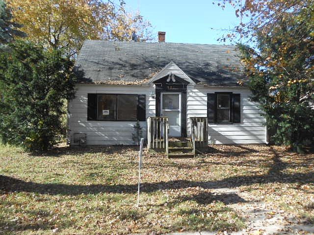 1st image of 921 S 11th St