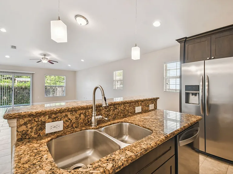 2321 W Beach St — Photo 11