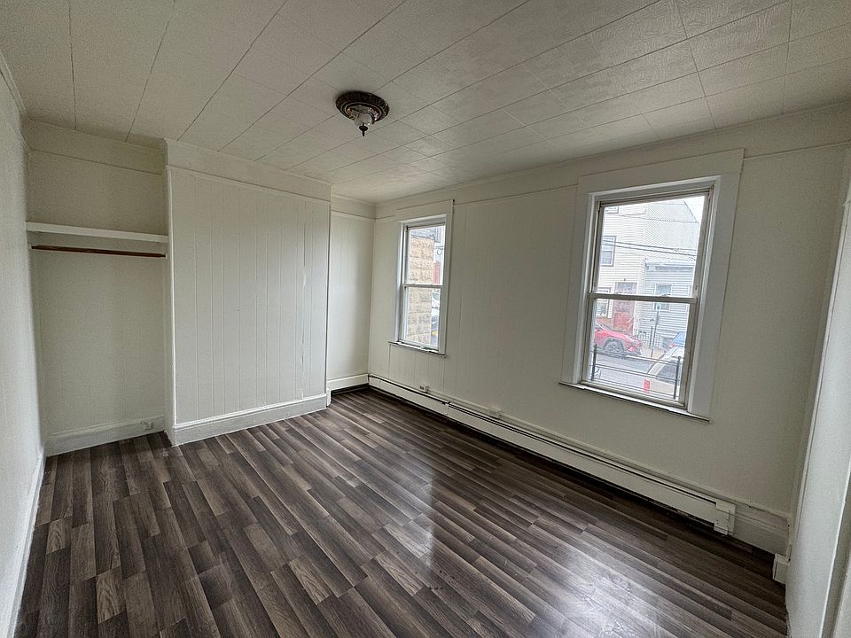 1st image of 8 Mulberry St APT 2