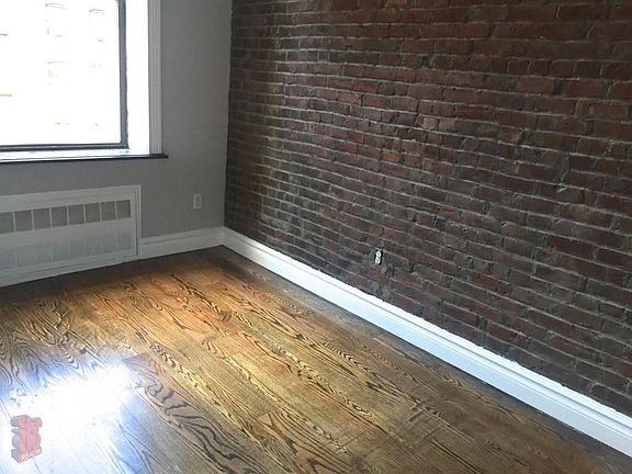 4th image of 235 W 14th St