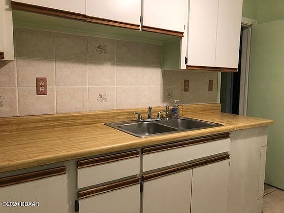 5th image of 296 Boylston Ave