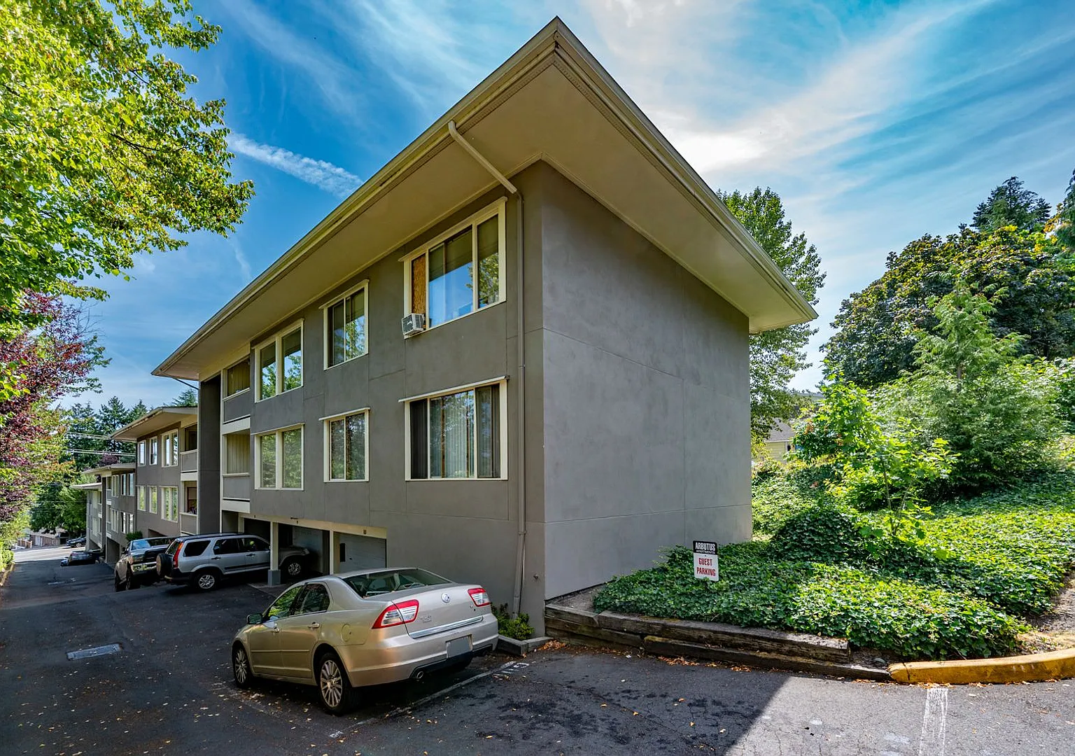 The Arbutus Apartments — Photo 1