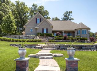 8365 Stoney Creek Dr, South Lyon, MI