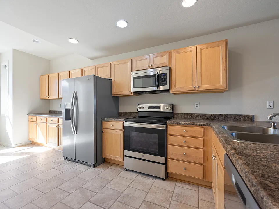 475 SE 35th St #C15