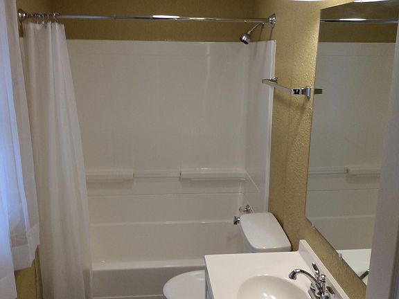 2nd image of 2008 Avenue A APT 4