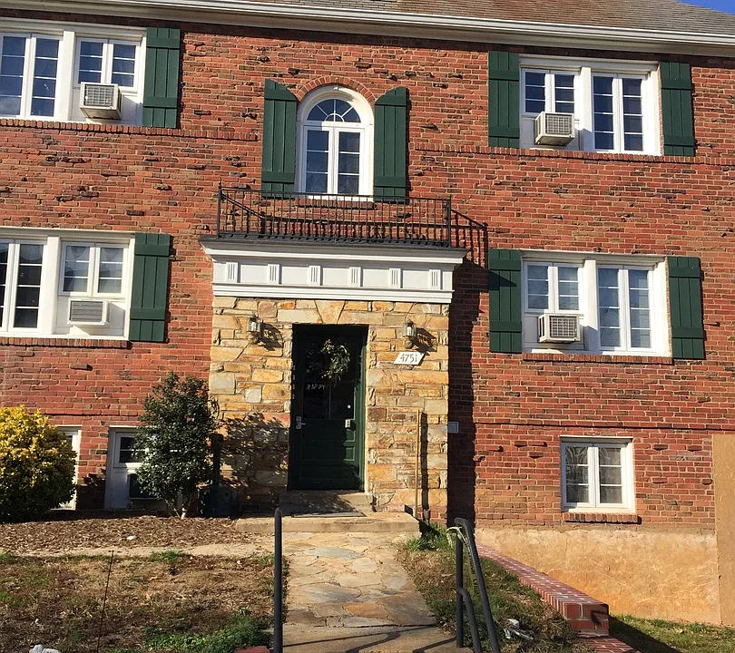 2166 N Glebe Rd