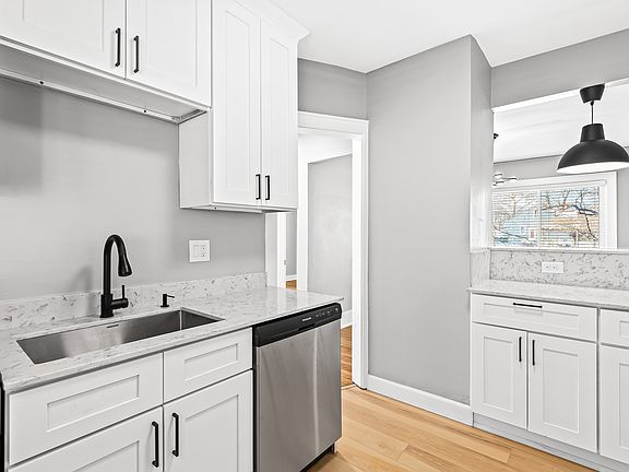 5th image of 973 Alberta St