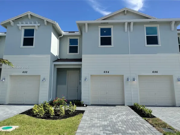 694 SE Lake Falls St, Port Saint Lucie, FL 34984