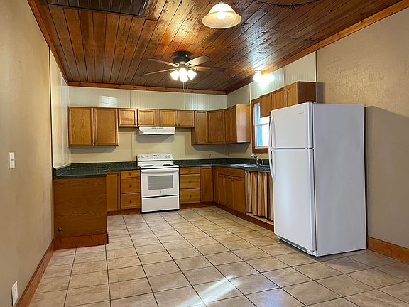 4th image of 310 Spring St