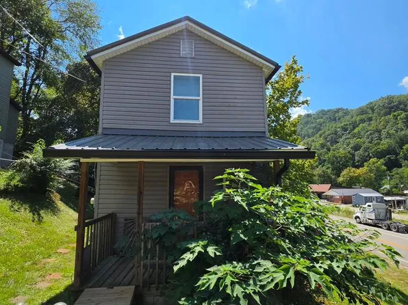 6157 State Route 7, Garrett, KY 41630