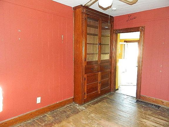 3rd image of 100 E Broadway St