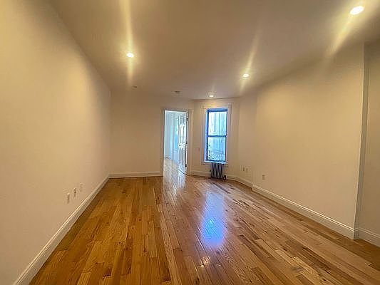 3rd image of 127 E 101st St #4X