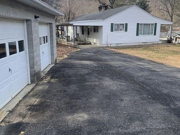 3rd image of 270 Pine Dr