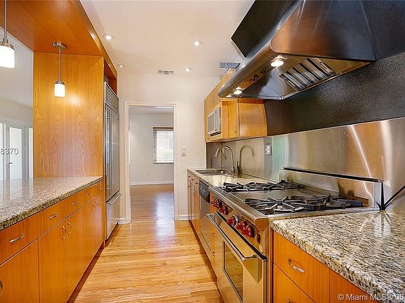 3rd image of 640 Zamora Ave