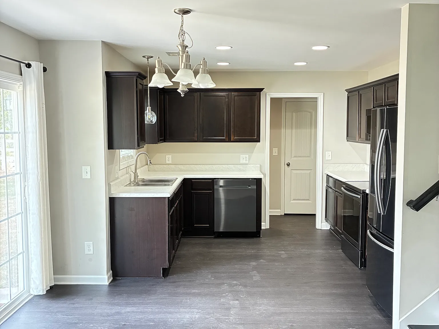 3 bed, 1700 sqft, $2,200 — Photo 4