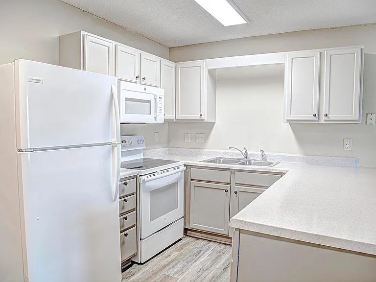 3695 Claypond Rd #H — Photo 40