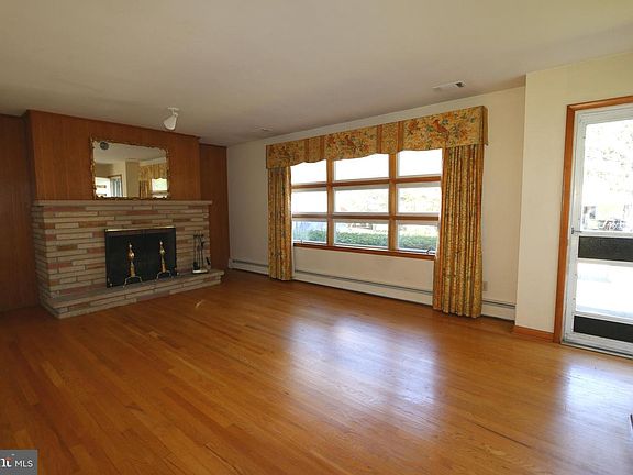 2nd image of 19813 Evelyn Ave