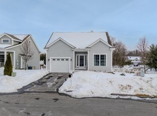 4 Crown Point Cir, Merrimack, NH 03054
