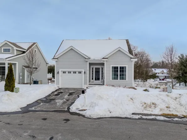 4 Crown Point Circle, Merrimack, NH 03054