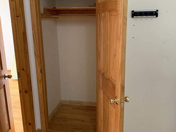 4th image of 244 Knickerbocker Ave APT 3R