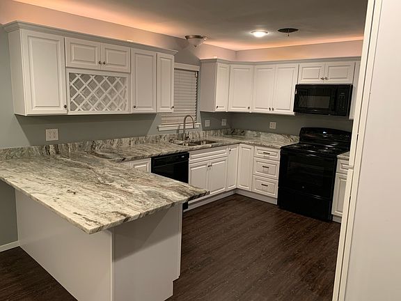 4th image of 828 Oak Ave