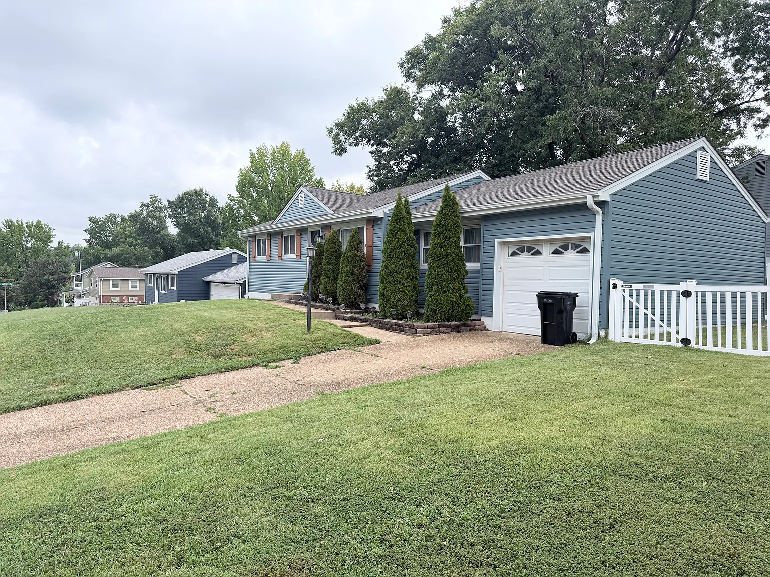 3 bed, 1117 sqft, $2,050 — Photo 2