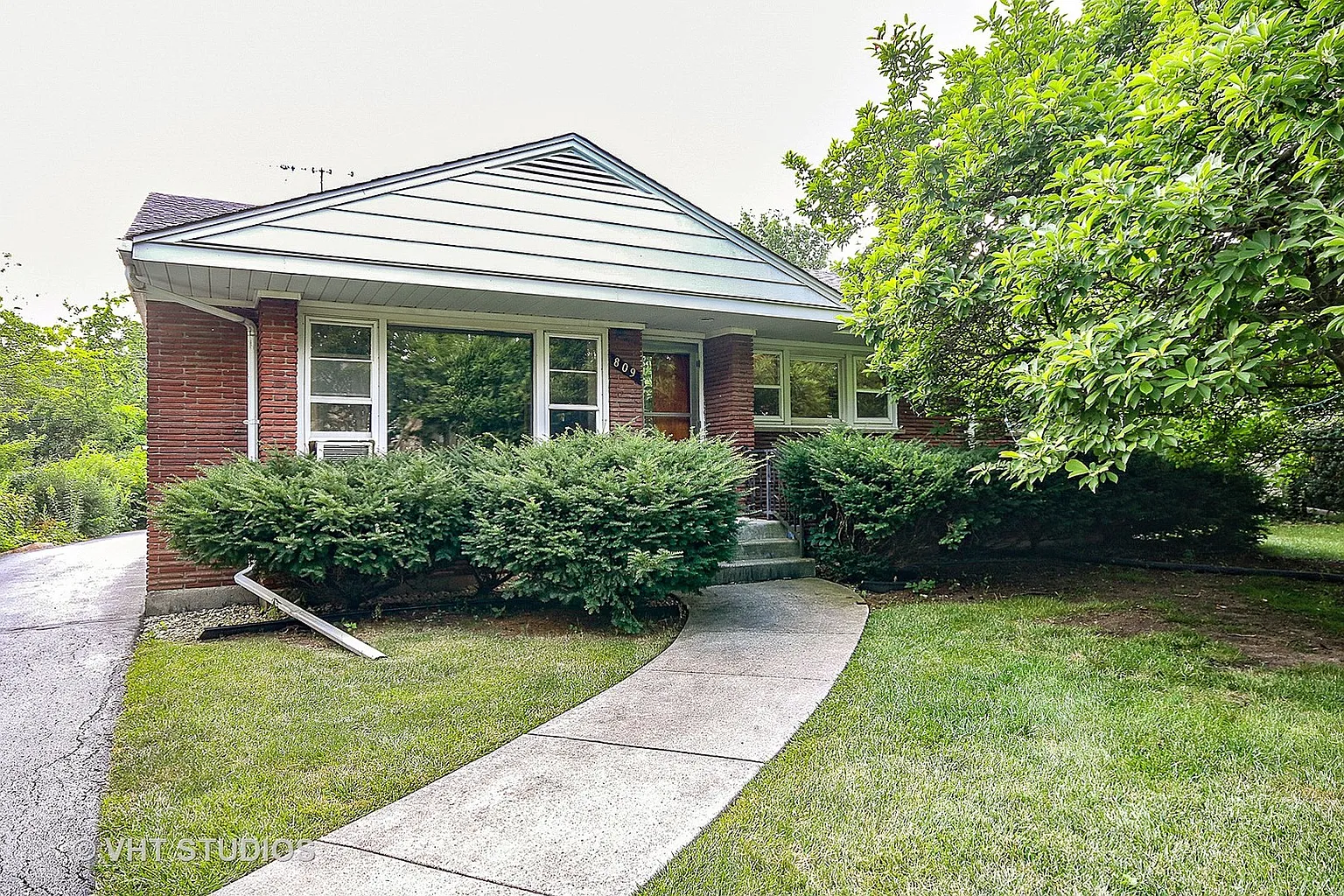 809 Argyle Ave photo 1