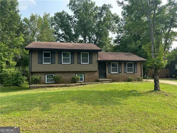 8415 Magnolia Dr, Jonesboro, GA 30238