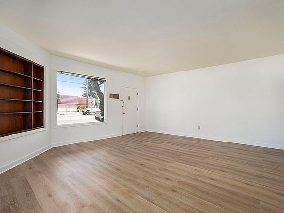 3rd image of 900 Lincoln Ave #A
