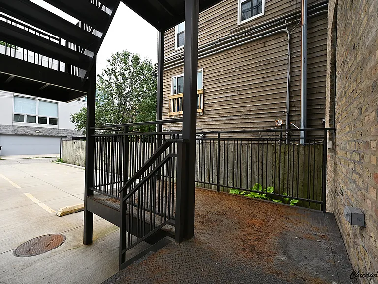 904 W Erie St #1R — Photo 18