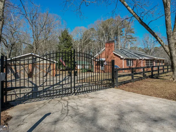 427 Garrett Cir, Carrollton, GA 30117