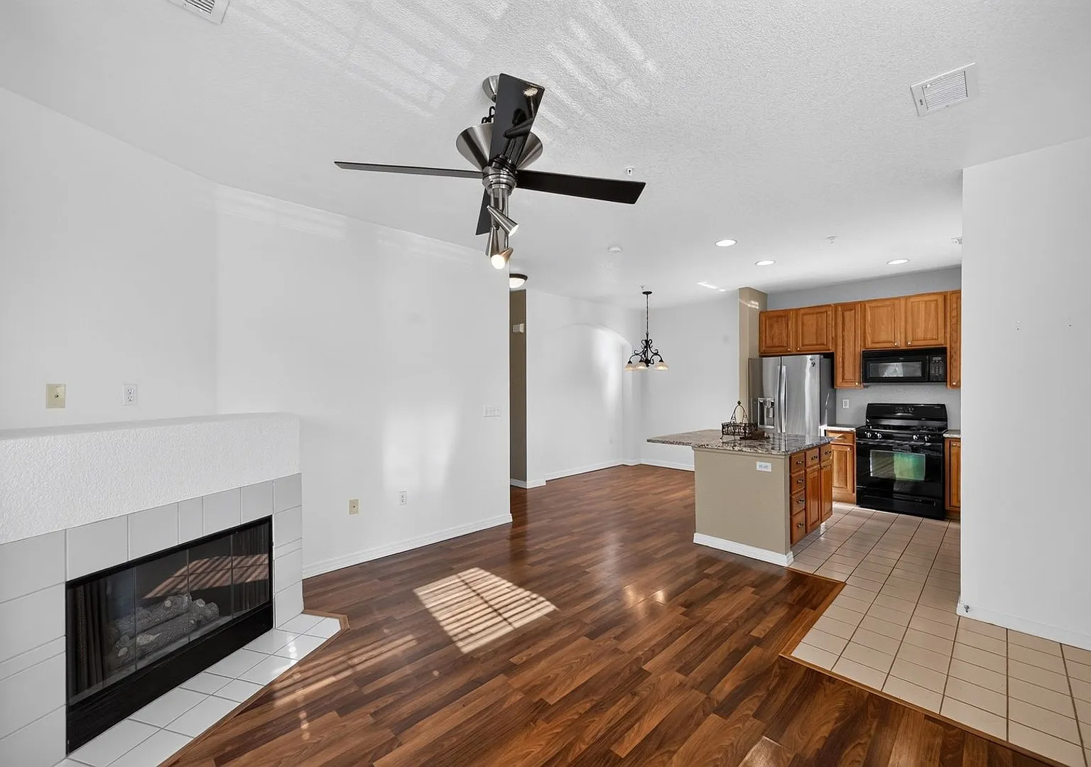 Charming 2BR/2BA Condo in North Parker — Photo 1