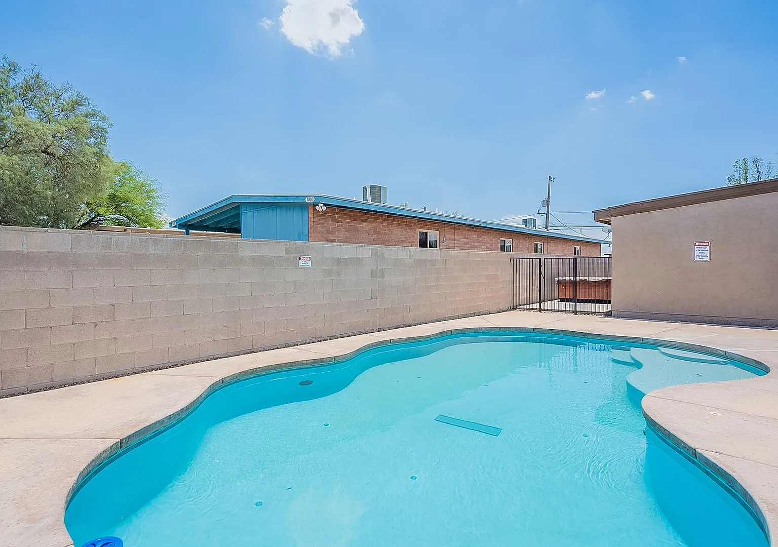 309 S. Martin Ave. — Photo 2