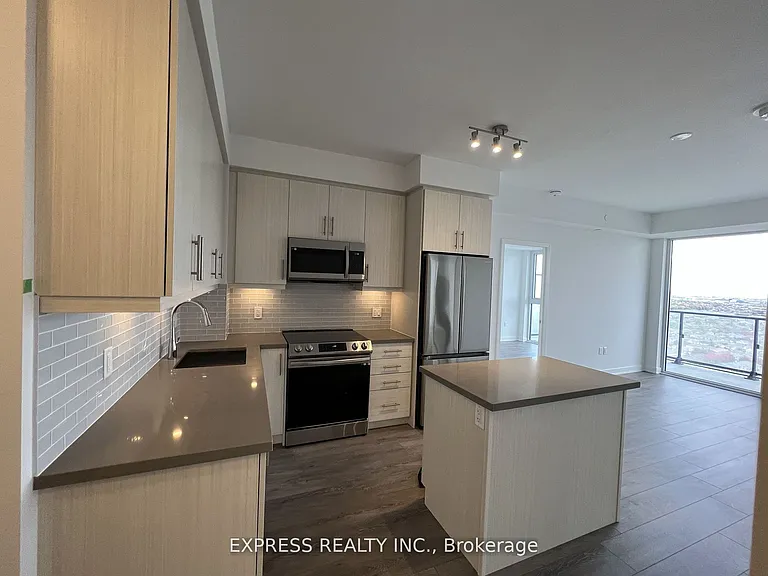 105 Oneida Cres #LPH06 — Photo 2