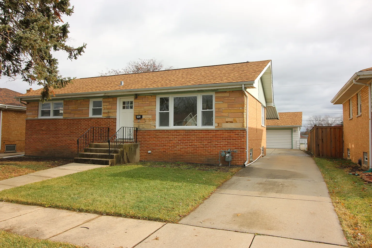 741 E End Ave photo 1