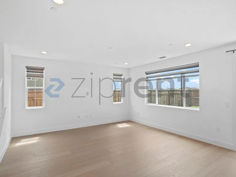 4638 Strandberg Ave — Photo 5