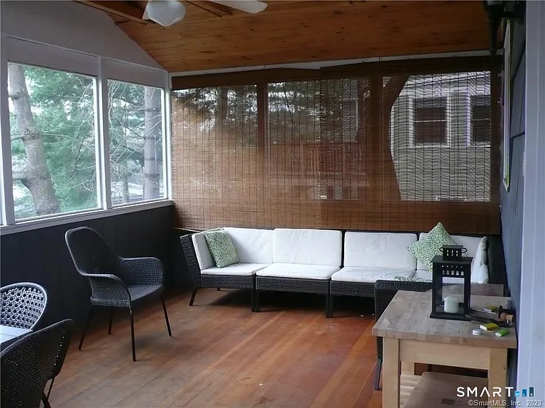 19 Hickory Dr — Photo 8