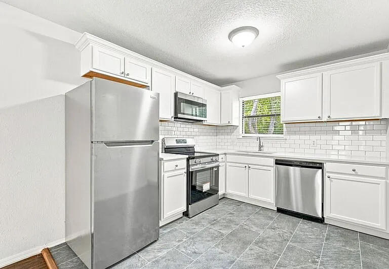 2764 N Barcelona Ave — Photo 3