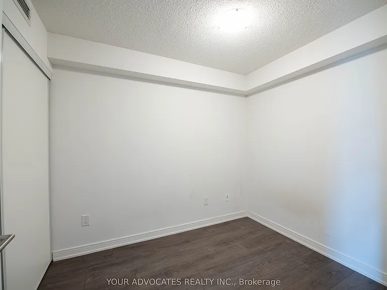 Adelaide St W — Photo 10