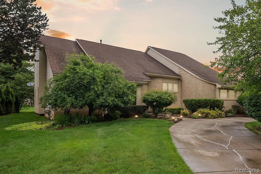 6827 Torybrooke Cir, West Bloomfield, MI 48323 Zillow