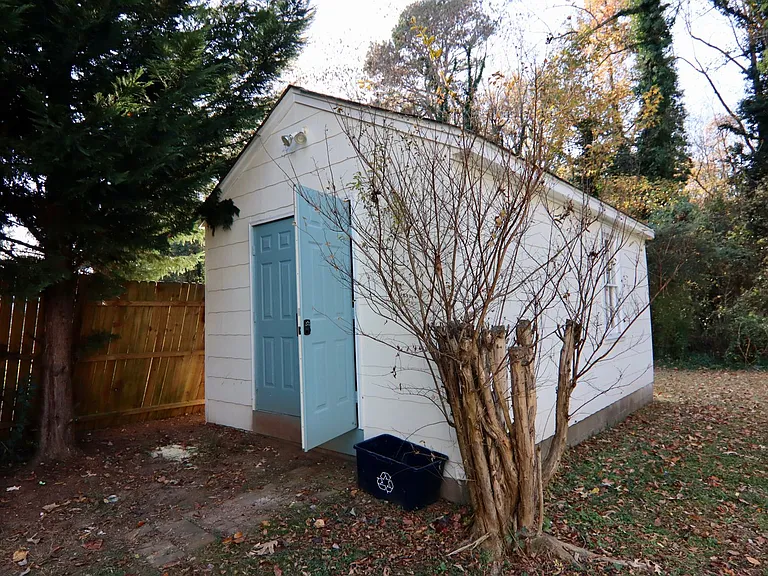 1058 Eastwood Dr — Photo 14